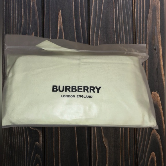 BURBERRY LS LG Zip Around Wallet - Picture 4 of 8